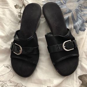 Size 8 Eyes on You black wedge